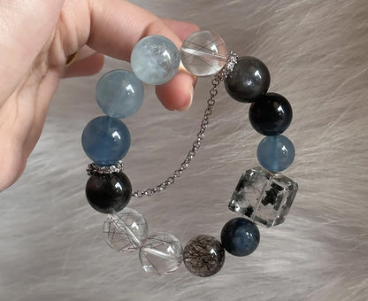 Natural Crystal bracelet ,Emit unique vibrational energies that can harmonize the body’s energy fields (often referred to as "chi" or "prana")
