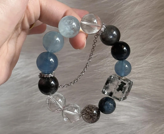 Natural Crystal bracelet ,Emit unique vibrational energies that can harmonize the body’s energy fields (often referred to as "chi" or "prana")